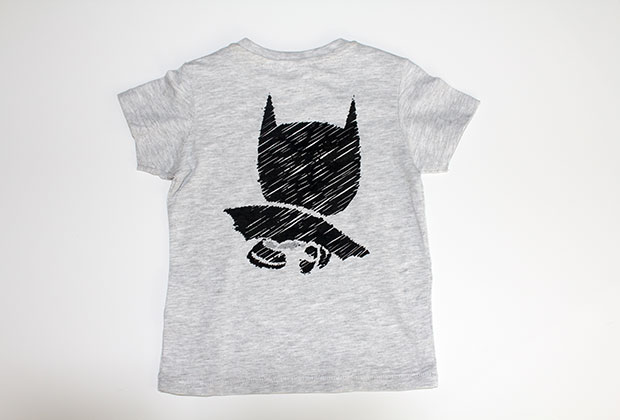 Camiseta con el dibujo de Batman por delante y por detrás de H&M niños