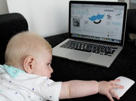 La oficina de un bebé bloguero