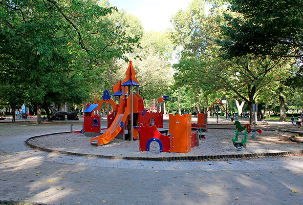 Mark de visita en el parque Isabel La Católica en Gijón