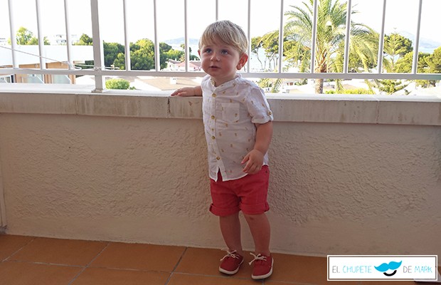 Outfit para bebés y niños: Piñas en verano! con el chupete de Mark
